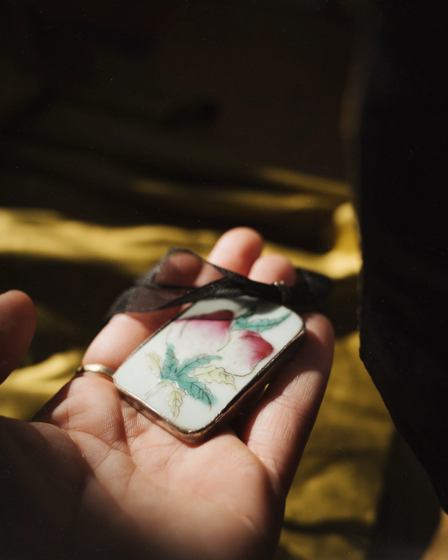 PORCELAIN FLOWER NECKLACE