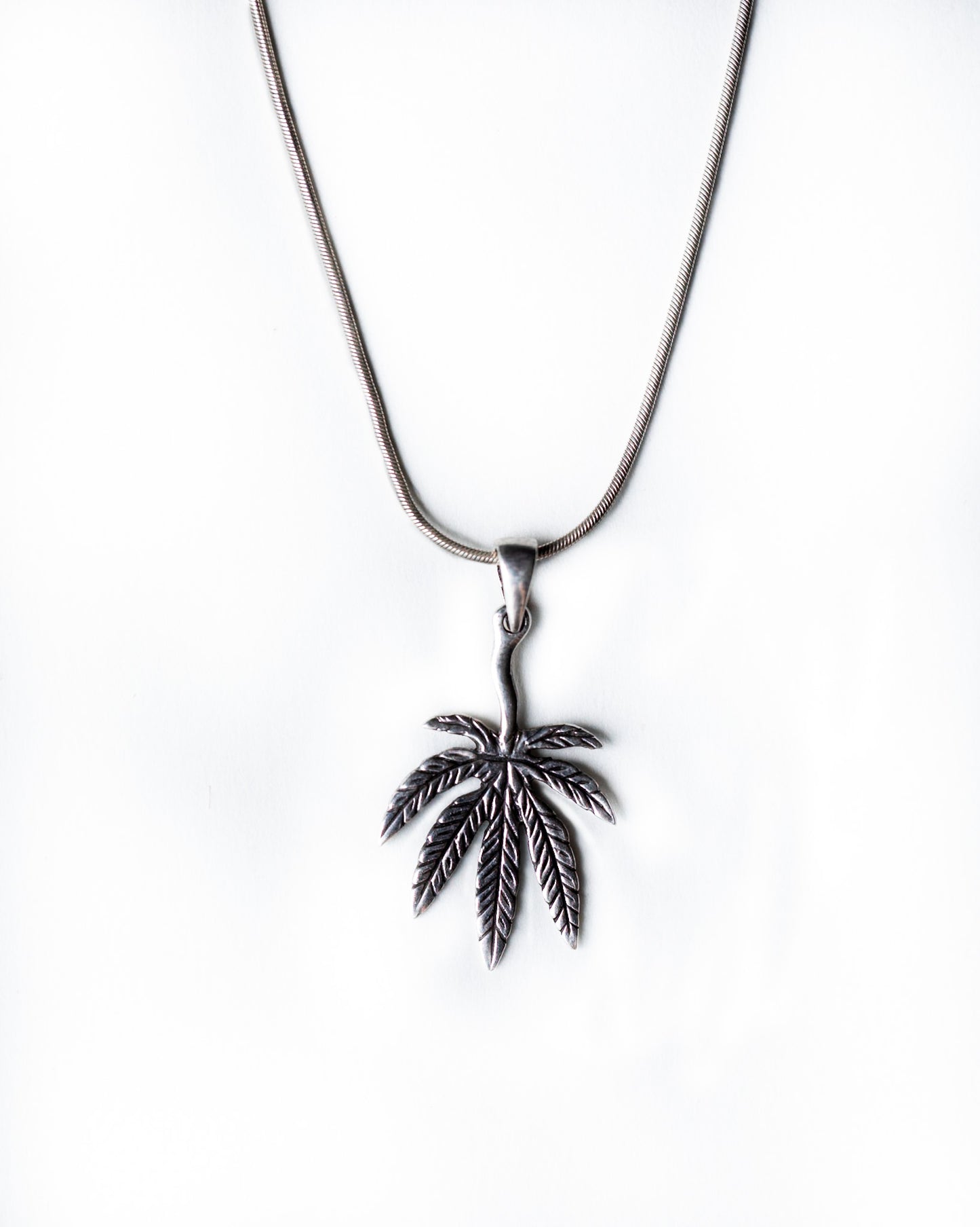 MARY JANE NECKLACE
