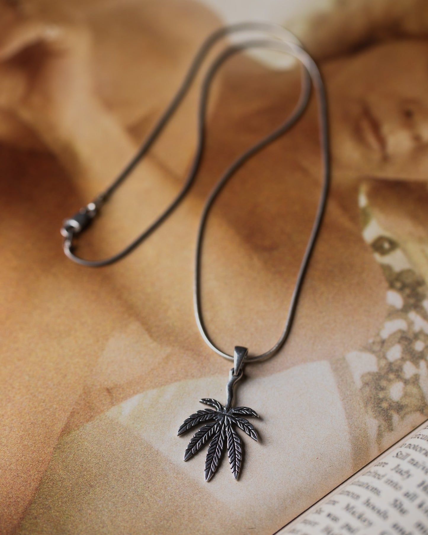 MARY JANE NECKLACE