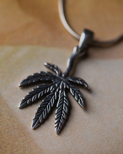 MARY JANE NECKLACE