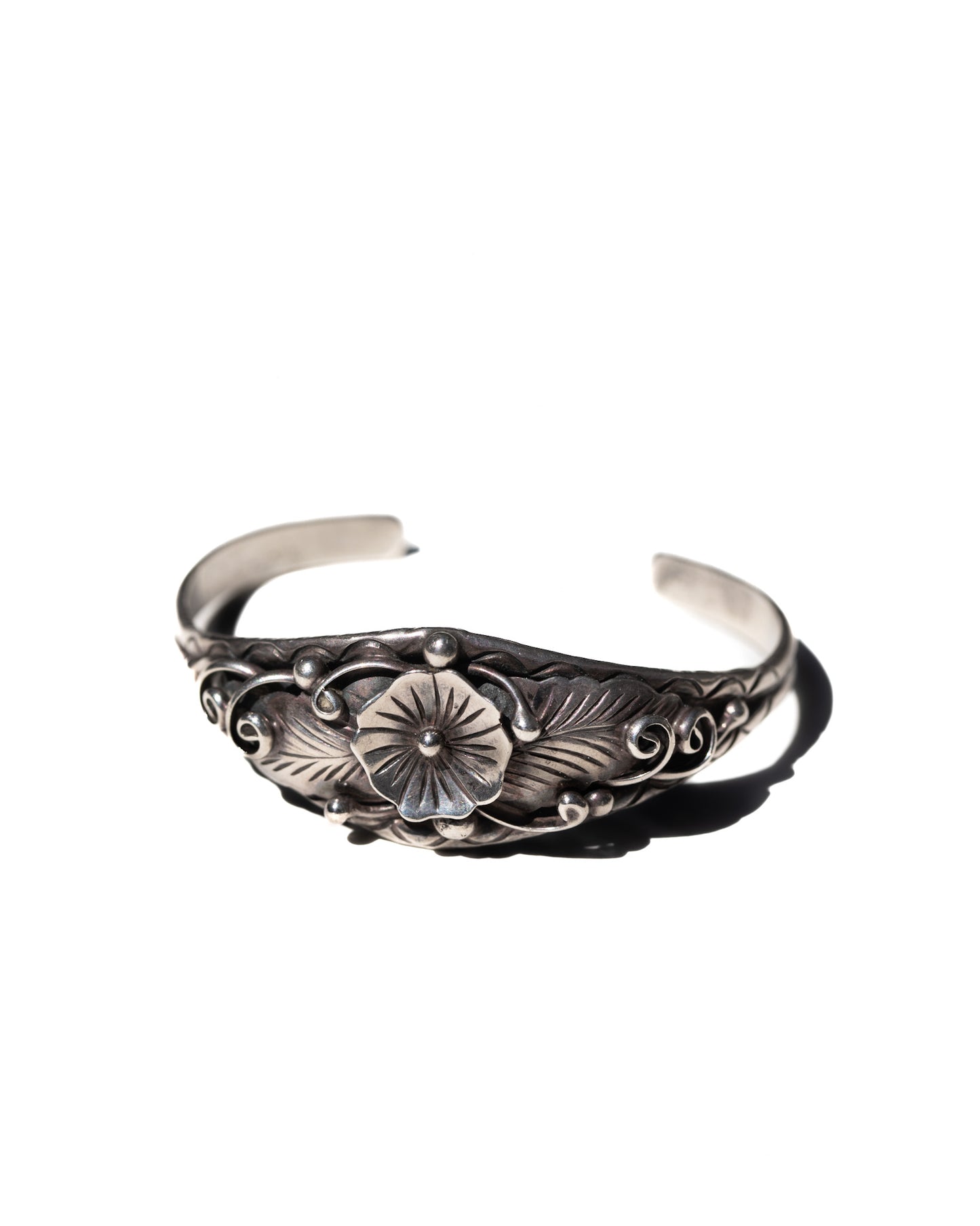 STERLING FLOWER CUFF