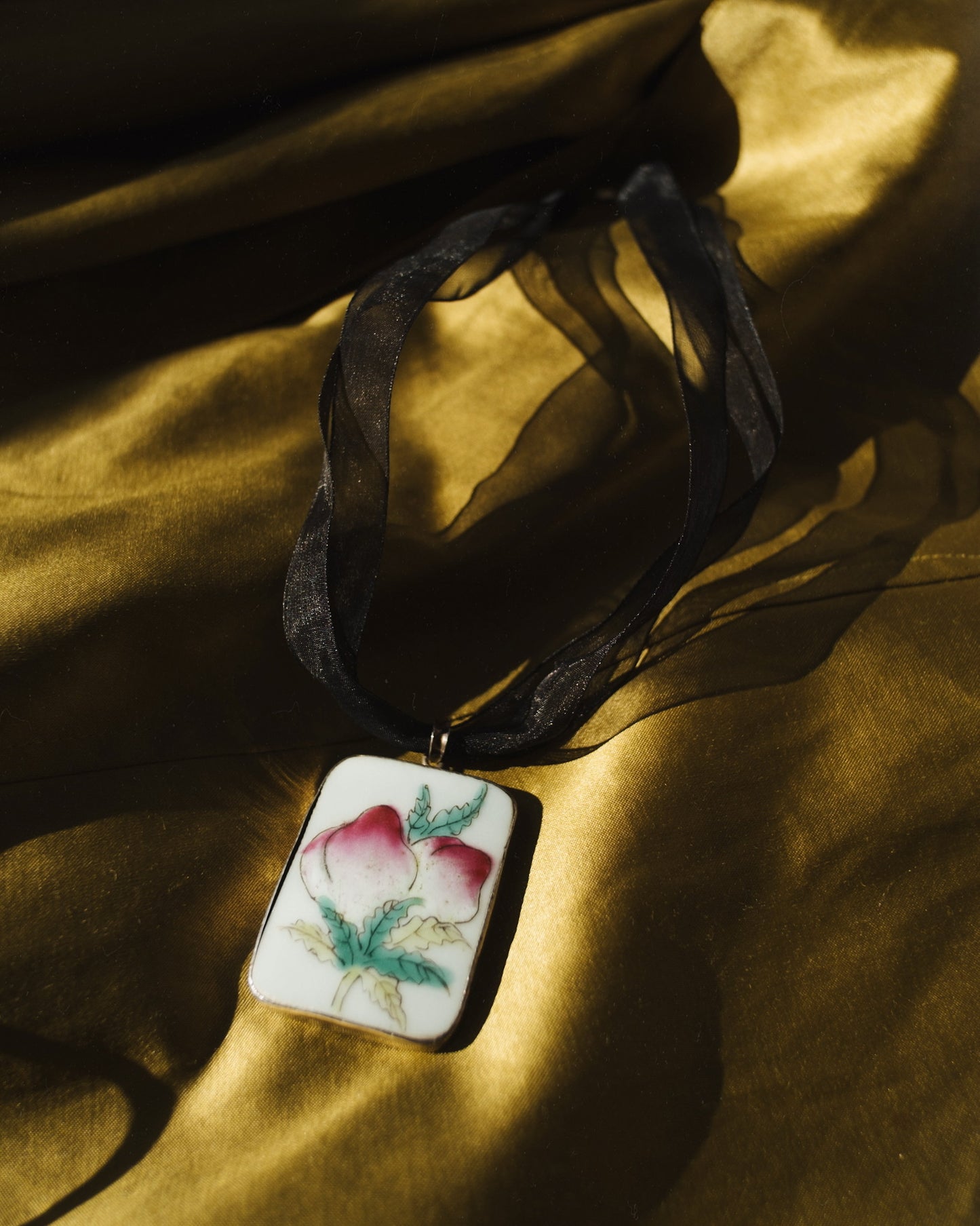 PORCELAIN FLOWER NECKLACE