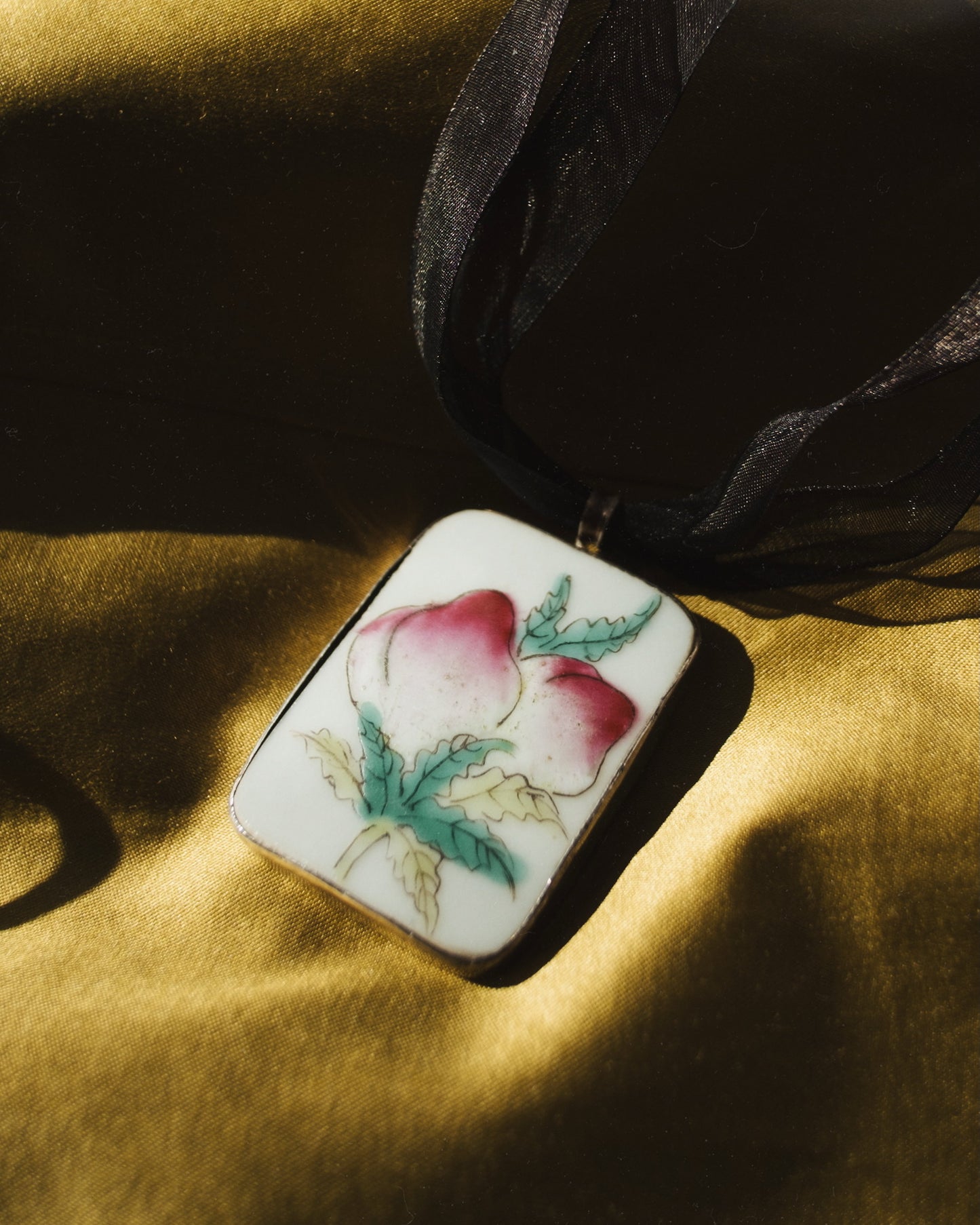 PORCELAIN FLOWER NECKLACE