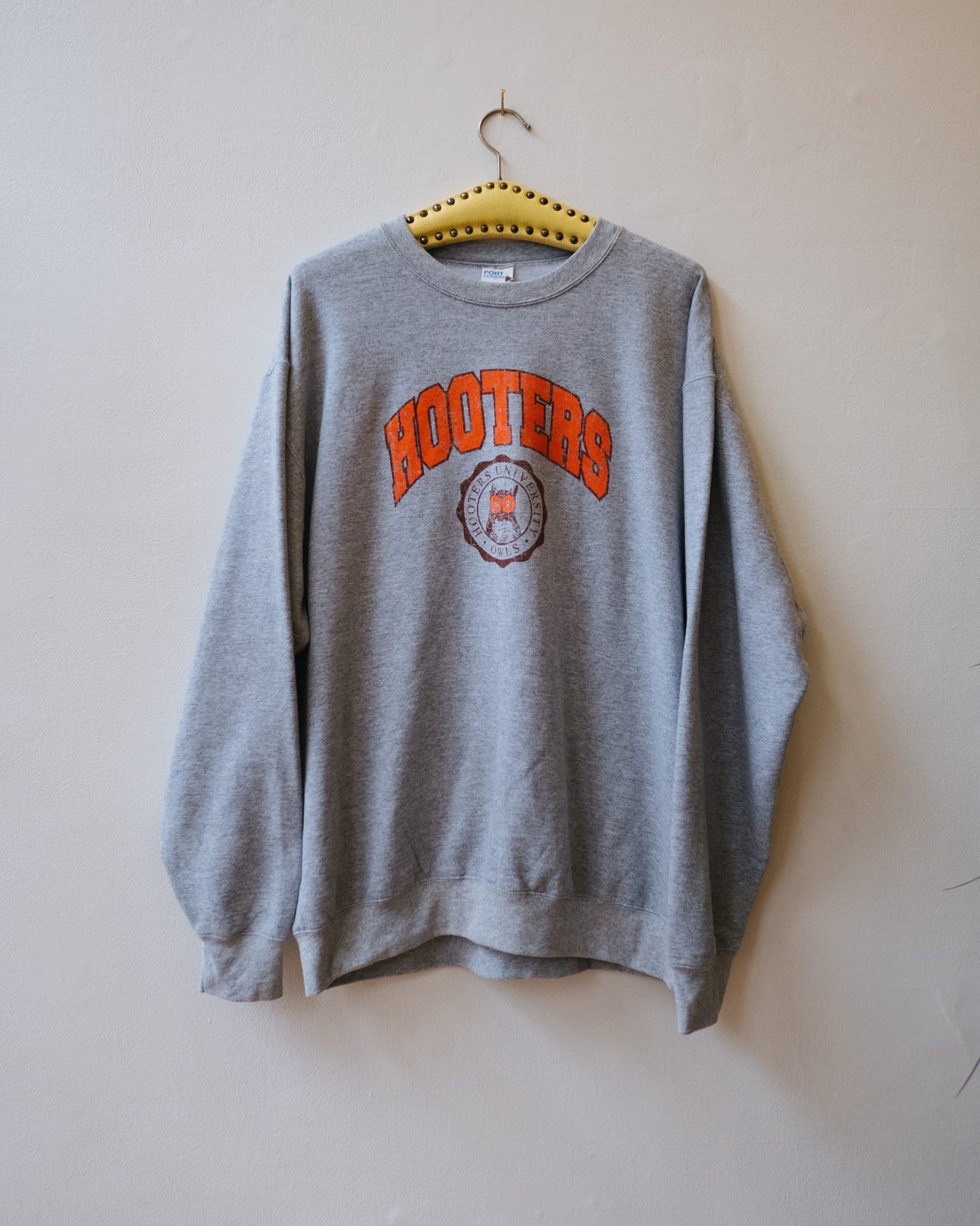 HOOTERS UNIVERSITY CREWNECK