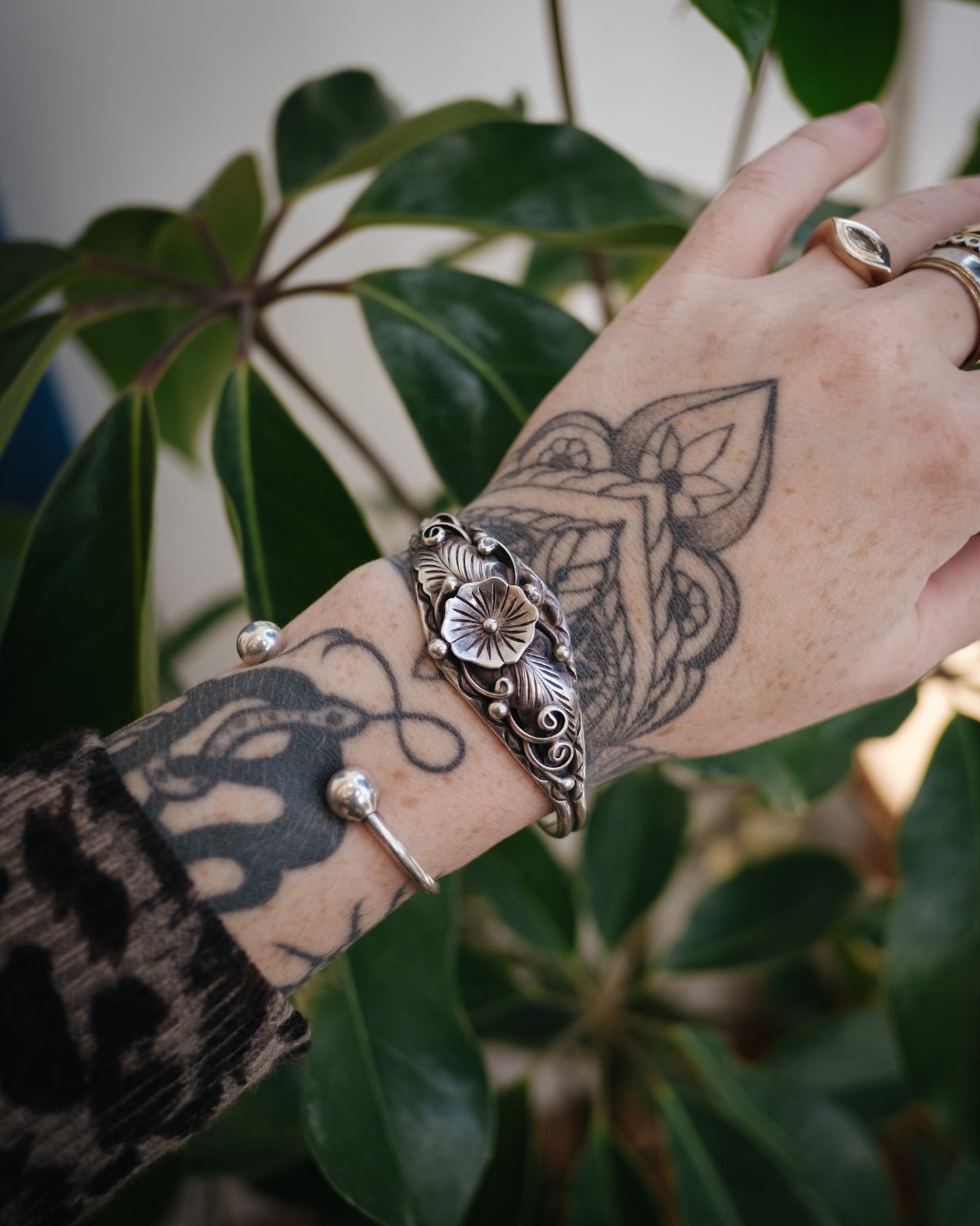 STERLING FLOWER CUFF