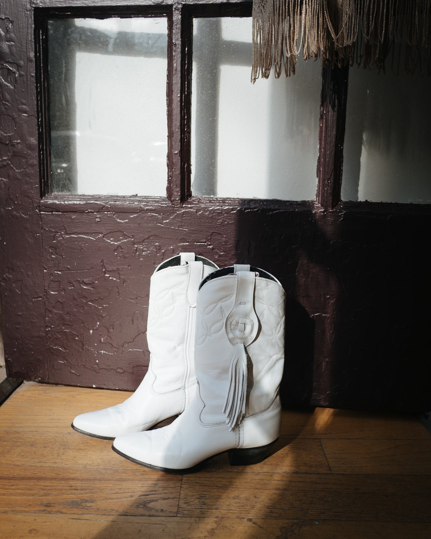 WHITE FRINGE BOOTS