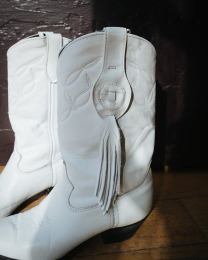 WHITE FRINGE BOOTS
